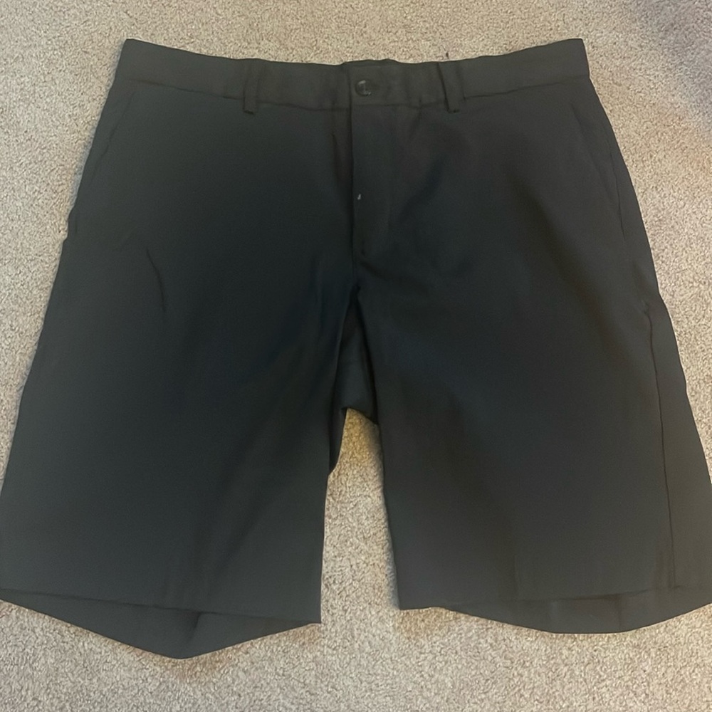 Nike golf shorts size 36- tag is ripped out